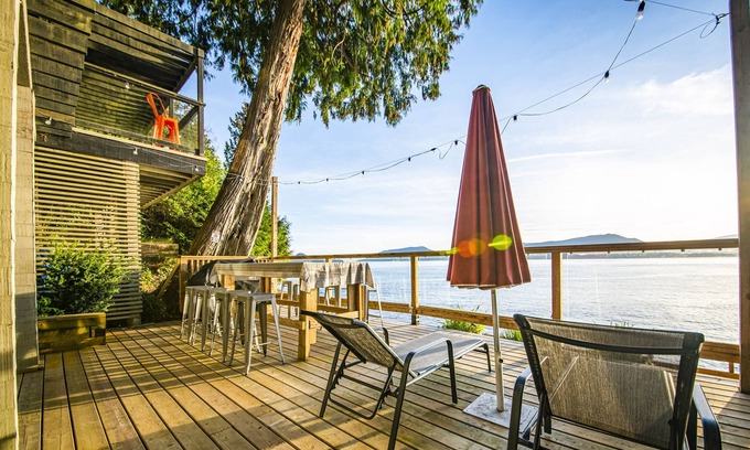Vancouver Cabin | Waterfront Cottage with Superb Coastline Views