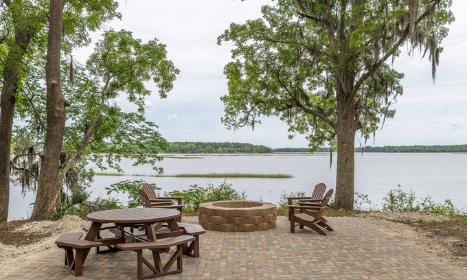 Seabrook Cottage | Waterfront Cottage 3 Bedrooms