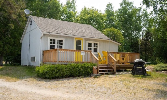 Tobermory Cabin | Waterfront Cottage | Fire Pit & Kayaks | Tobermory