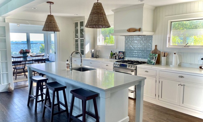 Laurel House | Waterfront Cottage in Long Island Wine Country