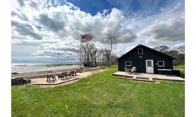 Oconto Cottage | Waterfront Cottage - Private Retreat - Beachside Fire Pit