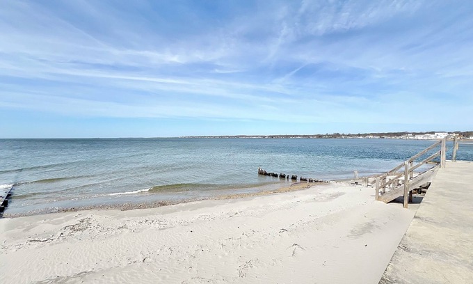Old Saybrook Cottage | Waterfront cottage with private beach!