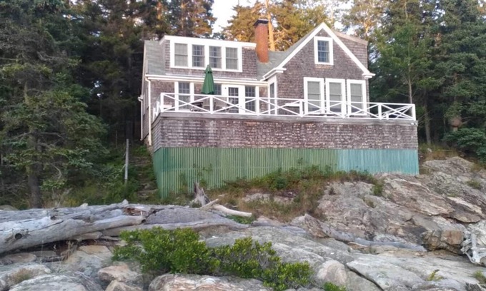 Southport House | Waterfront cottage