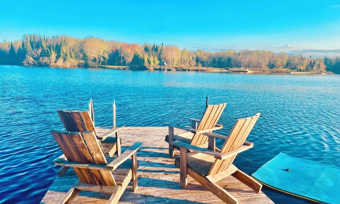 Magnetawan Cottage | Waterfront cottage with games room on Lake Cecebe