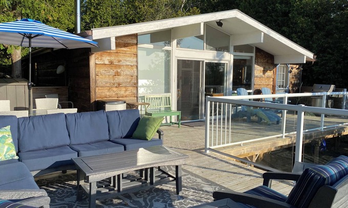Tobermory Cottage | Waterfront cottage with a view! Kayaks included