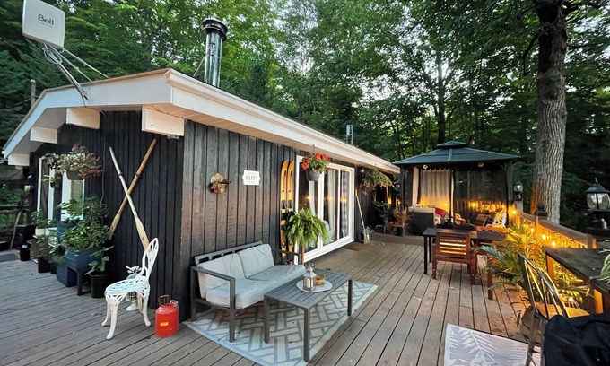 Windermere Cabin | Waterfront Cottage with Beach, Bunkie, BBQ, Boat Slip & 10/10 Lake Views!