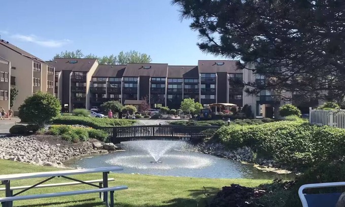 Port Clinton Condo | Waterfront cozy 1-bedroom condo with pool, hottub, AC in charming Port Clinton!