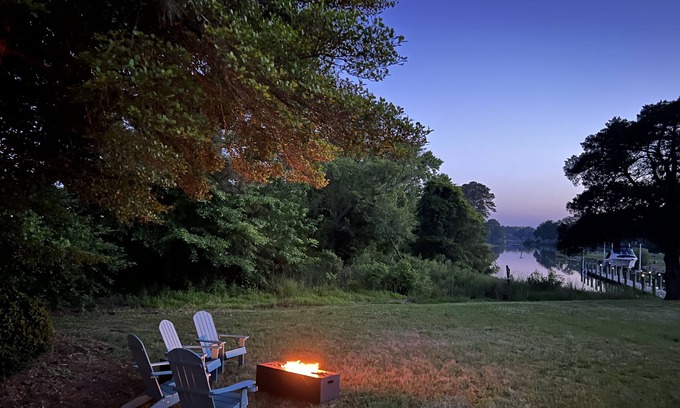 Reedville House | Waterfront! - Cozy "Captain's Cottage" with hot tub!