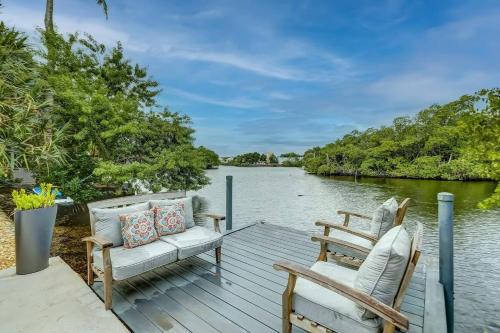 Middle River Terrace Apartment | Waterfront Deck Pool Kayak