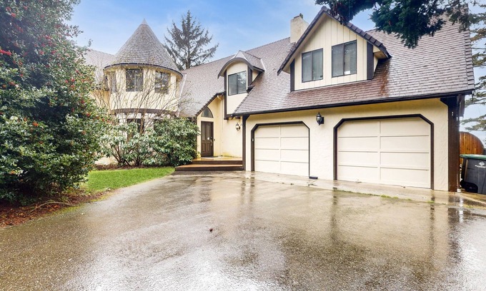 Oak Harbor House | Waterfront dog-friendly home w/free WiFi, central A/C, a dry sauna, & firepit