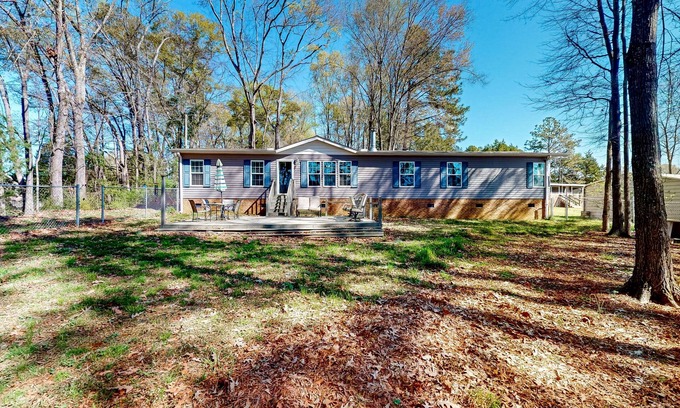 Saluda House | Waterfront, dog-friendly home on Lake Murray with dock, kayaks & firepit