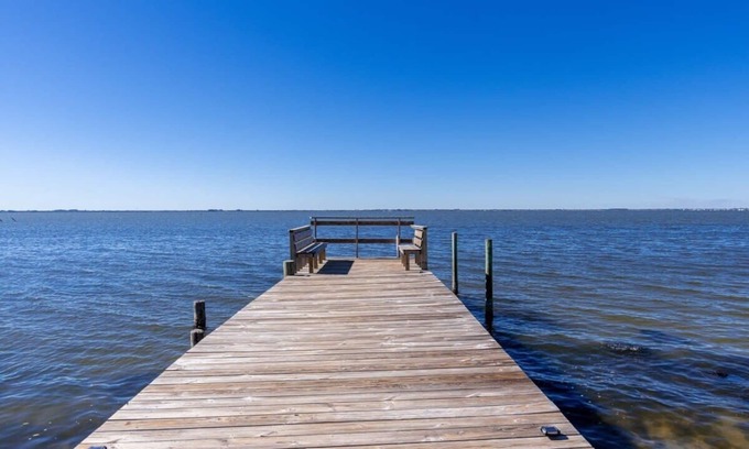 Orlando Beach Apartment | Waterfront Dream w Private Pier - Walk to Beach!