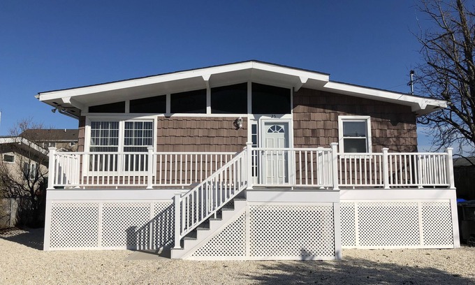 Osbornsville House | Waterfront Family Home at The Jersey Shore - Quiet Neighborhood on the Bay