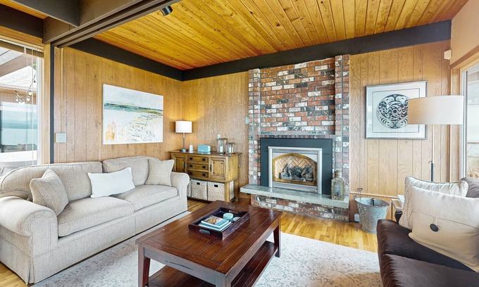 Freeland House | Waterfront family home with sandy beach and sunset views
