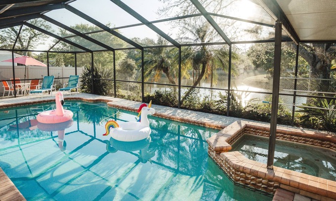 Ozona House | Waterfront FREE heated Pool, family and pet friendly in Palm Harbor!