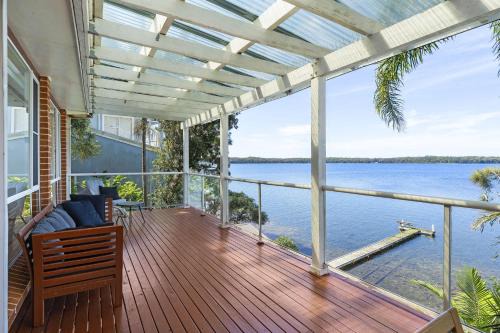 Sunshine House | Waterfront Games Room,Jetty Access & Views