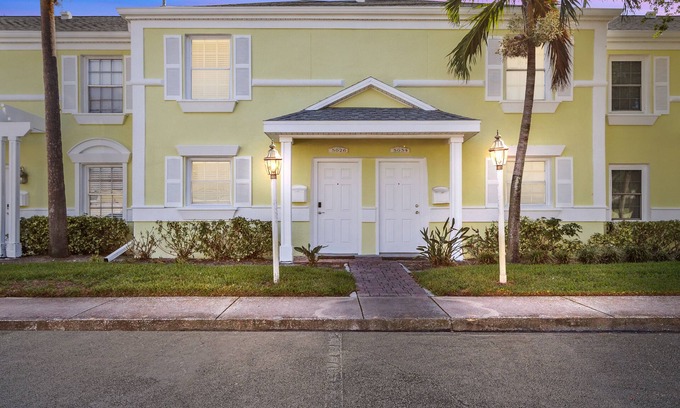 Coquina Key House | Waterfront Gated Resort Style Living Townhome St. Pete- 10 mins DT, 20 min Beach
