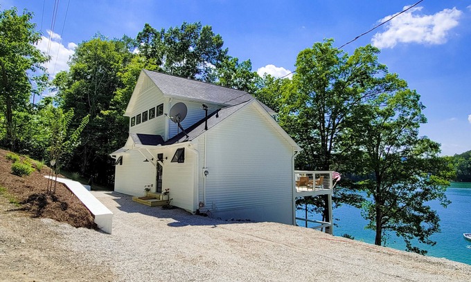Maynardville House | Waterfront gem on Norris Lake w/dock, sunset lake views, decks, and firepit