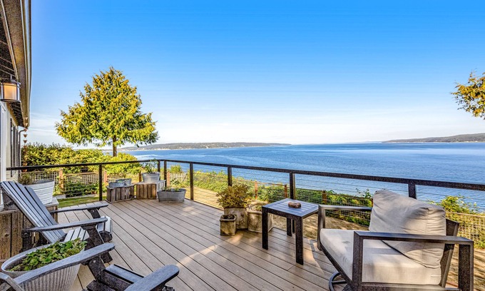 Langley Cottage | Waterfront gem w/ocean view, large deck, yard, beach access, WiFi - dog-friendly
