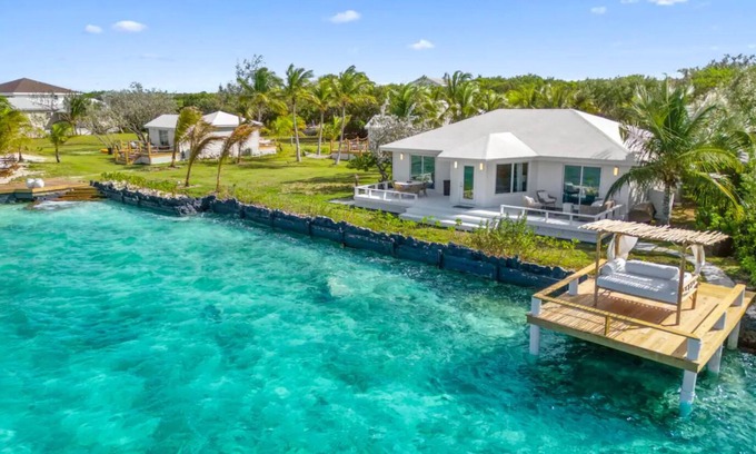 George Town House | Waterfront Georgetown home, 8ppl,Chef, Boat Tour