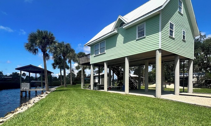 Chiefland House | Waterfront Getaway in Suwannee, FL