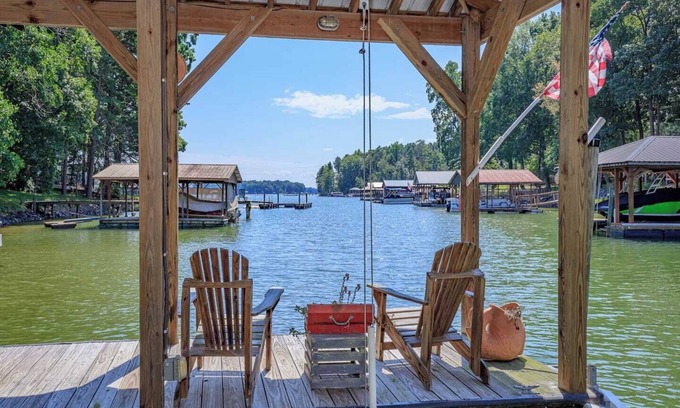 Troutman House | Waterfront Getaway on Quiet Cove