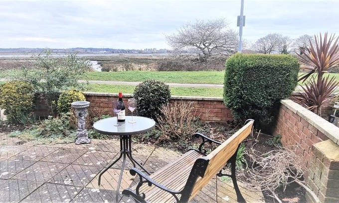 Poole House | Waterfront - Holes Bay, Poole, Dorset