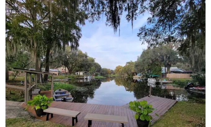 Fellowship Cottage | Waterfront home on a peaceful cove - Lake Rousseau