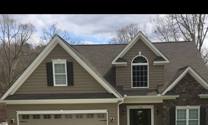 New London House | Waterfront home on Badin lake