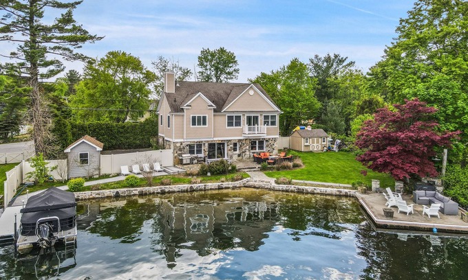 Mahopac House | Waterfront Home on Lake Mahopac 1HR from NYC