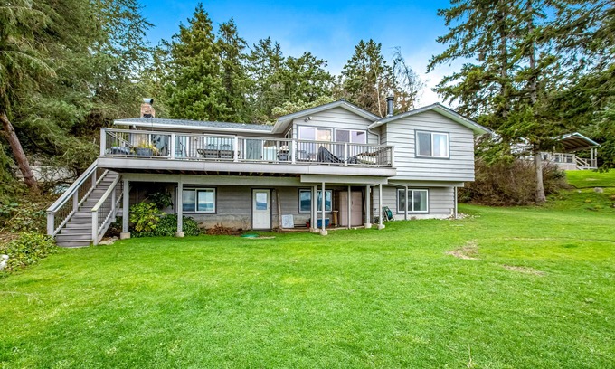 Greenbank House | Waterfront home on Saratoga Passage with amazing view, deck & beach access