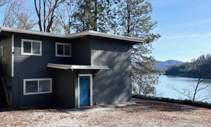 Lakehead House | Waterfront home on Shasta Lake- Bar, Pool Table, Hot Tub, Boat Parking