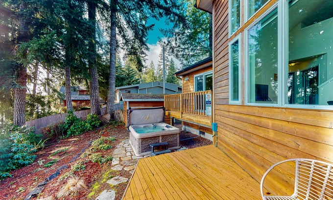 Belfair House | Waterfront home on Trails End Lake with private hot tub, fishing pier, & firepit