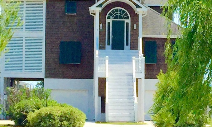Morehead City House | Waterfront home overlooking the Intracoastal waters of the crystal coast.