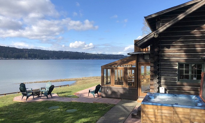 Erlands Point-Kitsap Lake House | Waterfront Home, Solarium & Hot Tub, Kayaks, Close to Seattle and Olympic Mtns