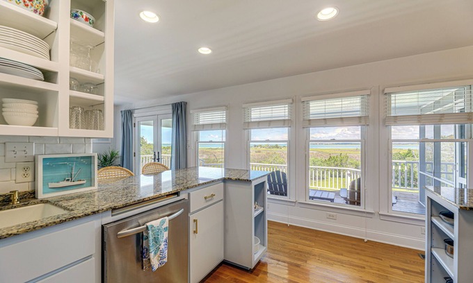 Harkers Island House | Waterfront Home w/Screened Porch & Sunsets