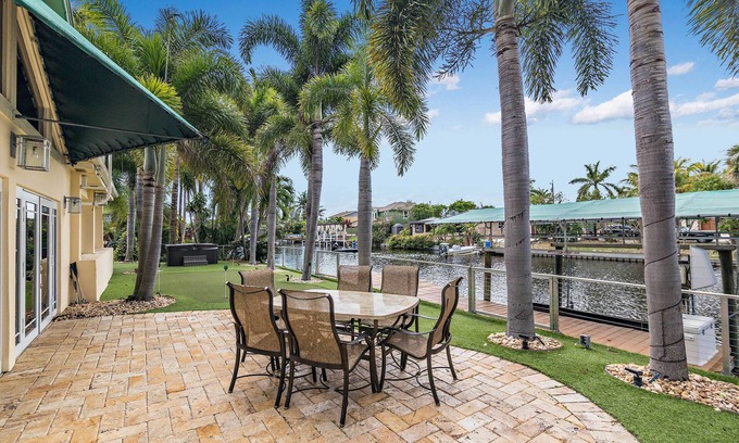Lake Worth House | Waterfront Home w/Hot Tub: Near West Palm Beach