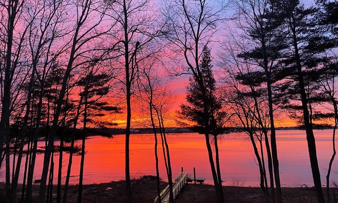 South Eliot House | Waterfront Home with dock just 10 min from downtown Portsmouth, NH. Sleeps 10.