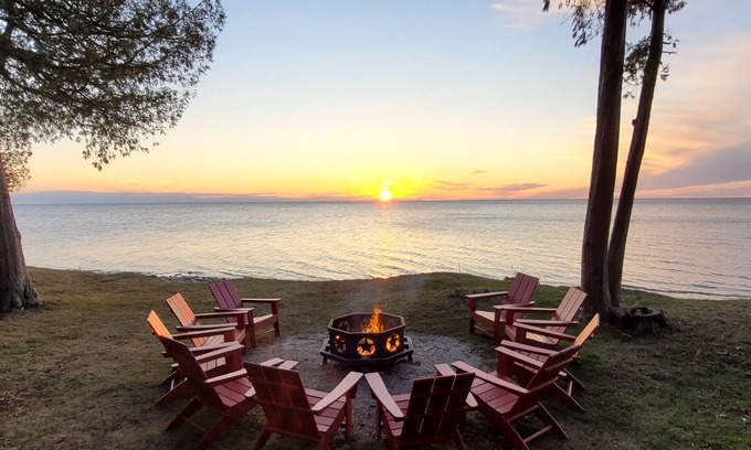Gardner Cabin | Waterfront home with Panoramic Views of the bay- Southern Door County!