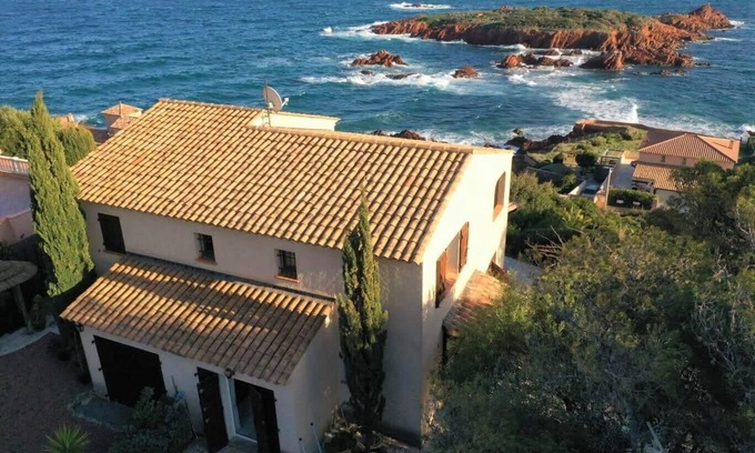 Antheor House | Waterfront House With Sea View