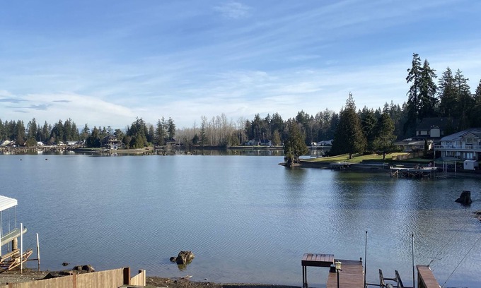 Bonney Lake House | Waterfront House on Lake Tapps - Direct Lake Access