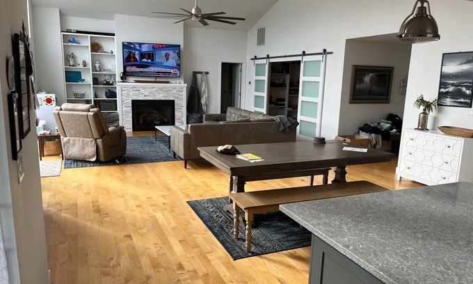 Bonney Lake Apartment | Waterfront house on Lake Tapps, Large deck, dock,