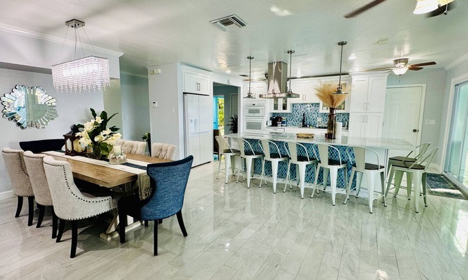 Rainbow Groves House | Waterfront House with Heated Pool, Jacuzzi & Private Dock