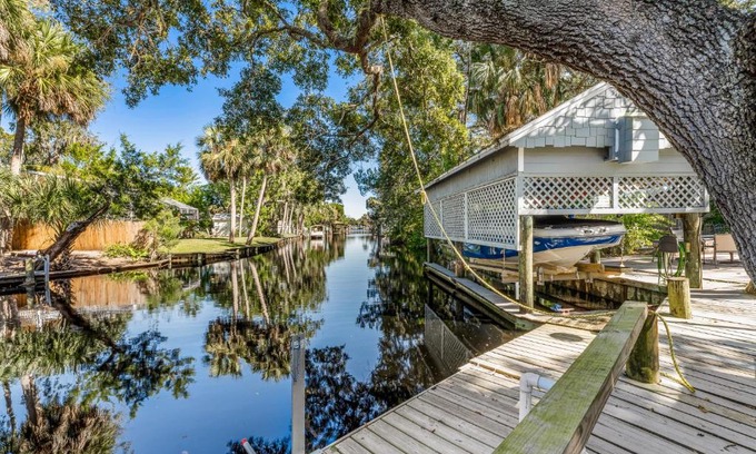 Ormond Beach House | WATERFRONT Kayakers Dream nature lover cottage