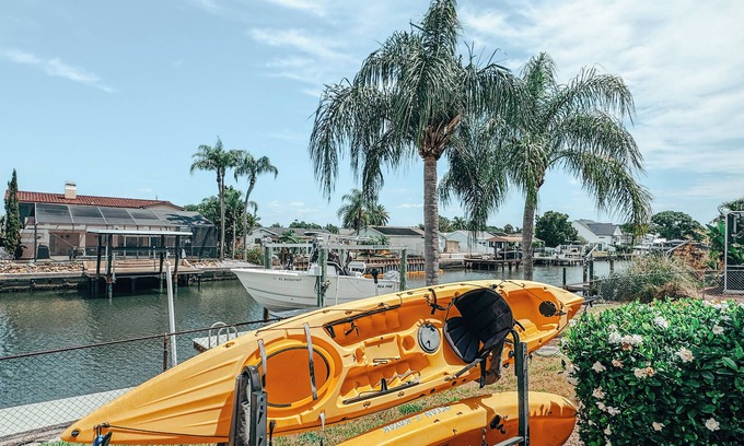 Bay Crest Park House | Waterfront~Kayaks~Boat Tie Off~Heart of Tampa~Boat Cruises~Kayak to Lunch on Bay