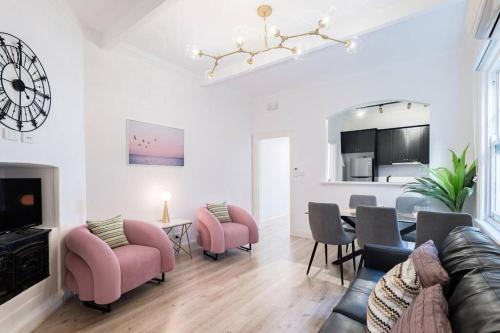 Millers Point Apartment | Waterfront - KING Bed Master @ Rocks Sydney #9A
