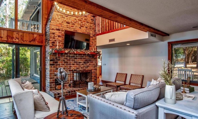 Lake Magdalene House | Waterfront Lake Farmhouse - Relax Lakeside with Magical Sunset Views