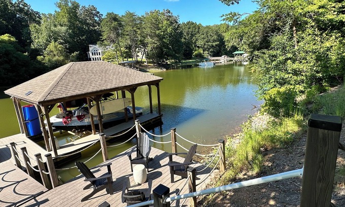 Sherrills Ford House | Waterfront Lake Norman - Sleeps 10, Hot Tub, 2kayaks, pedal boat, paddle board