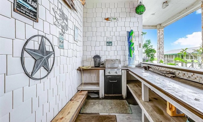 Galveston House | Waterfront living and fishing enthusiasts! Fish and crab from the backyard.