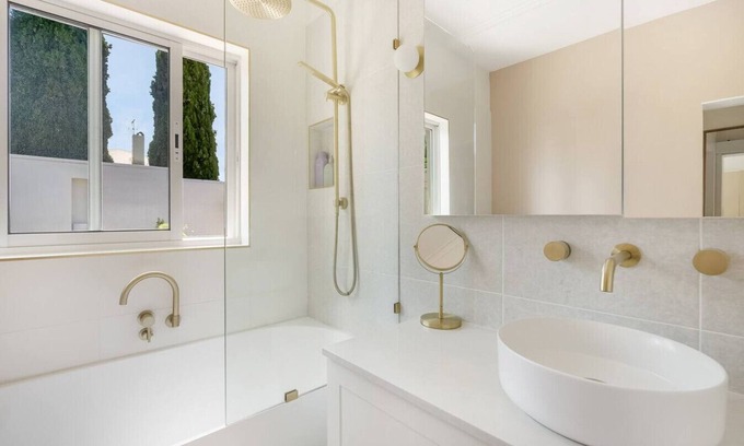 Sandy Bay Apartment | Waterfront luxe- a Hobart oasis